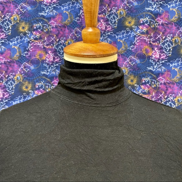 🌈 Lovely midnight turtle neck top - Picture 2 of 11
